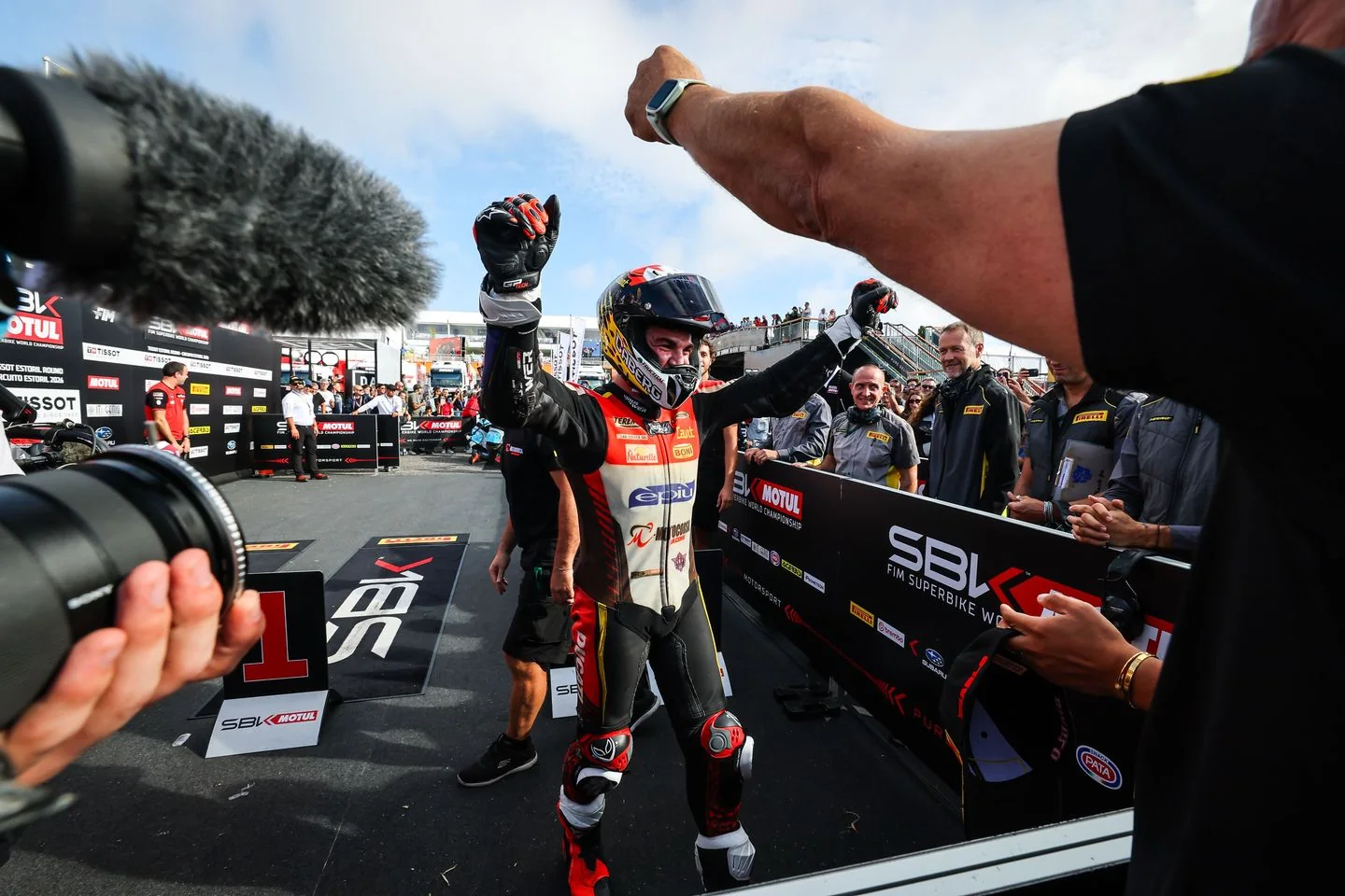 Surra sale de Estoril con tres podios y alcanza a Oliveira en el balance de novatos