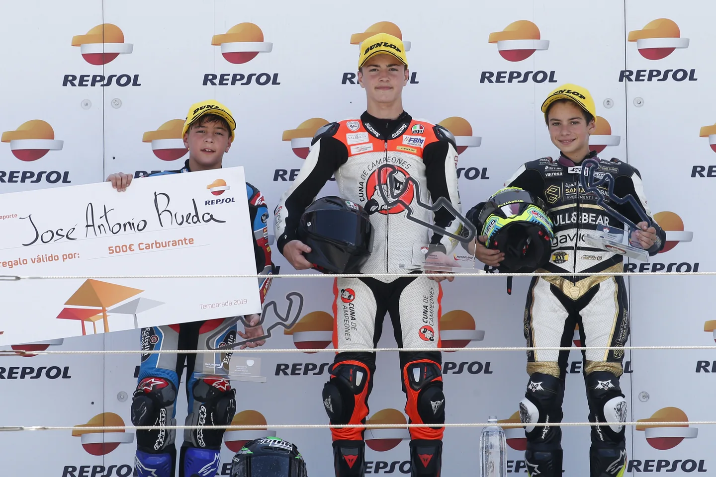 Guevara gana otra vez en Moto2: González salva el liderato y Escrig se queda sin premio