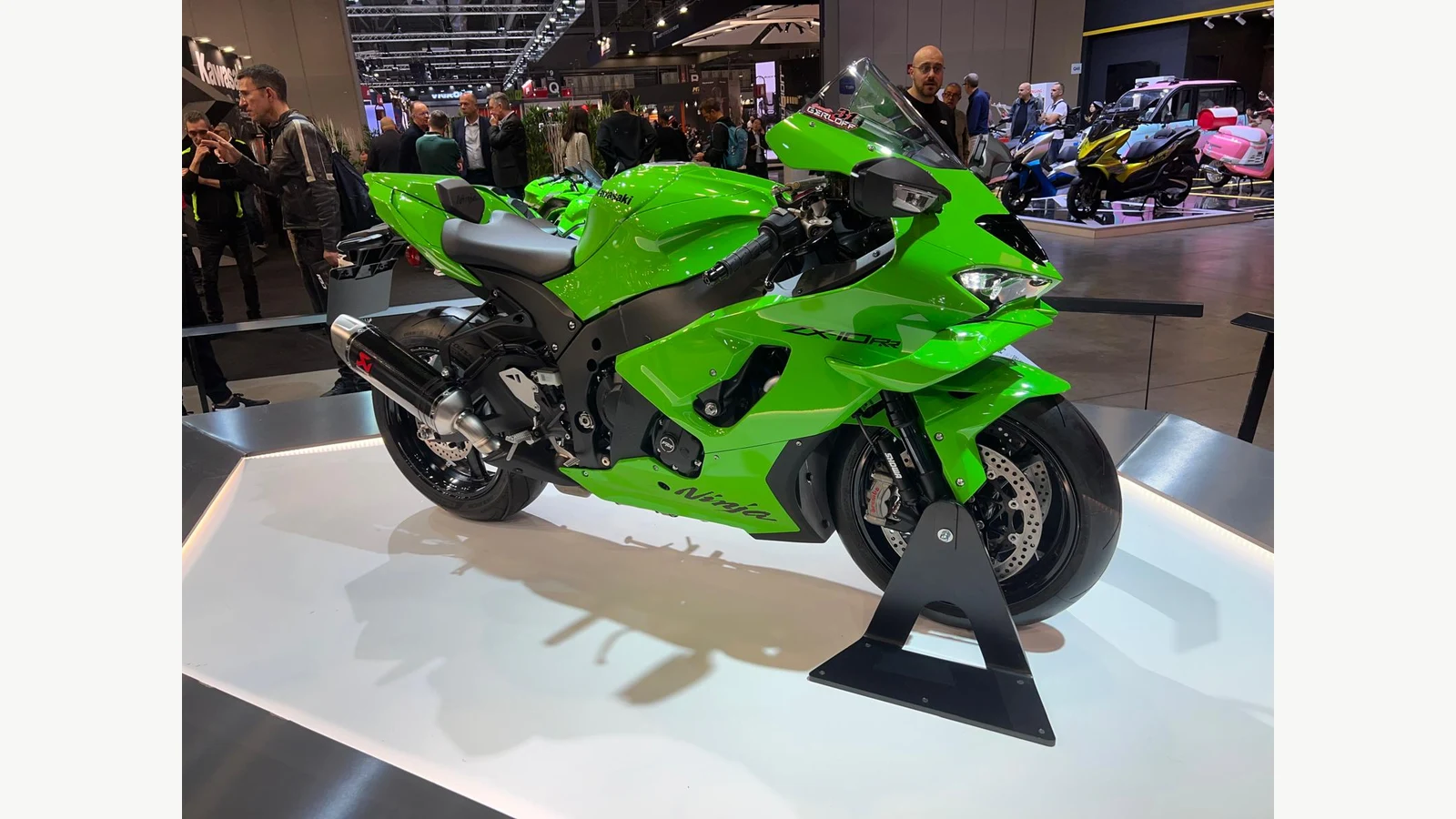 ZX-10RR 2026 fotografiada en EICMA el 7 de noviembre de 2025. Imagen de archivo; no es una fotografía del modelo 2027.