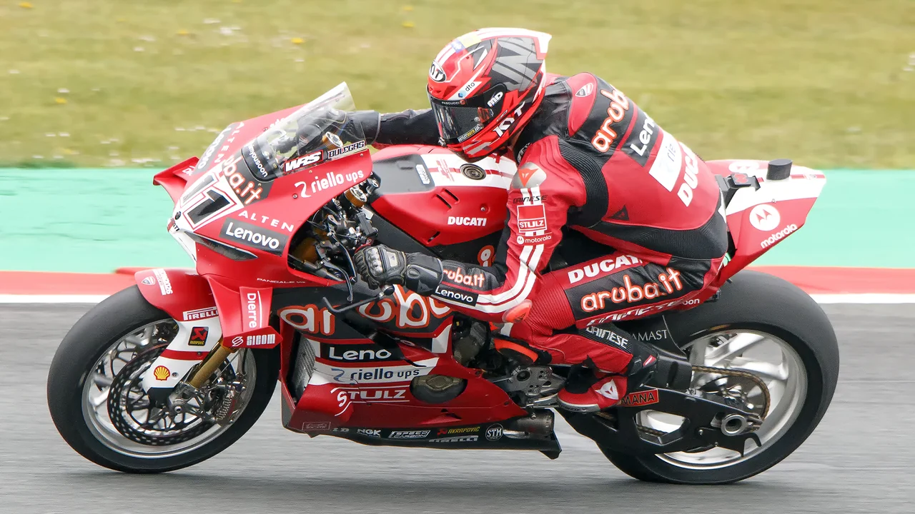 Nicolò Bulega con la Ducati Panigale V4 R en Assen, 19 de abril de 2026. Fotografía de archivo; no corresponde al FP1 de Estoril.
