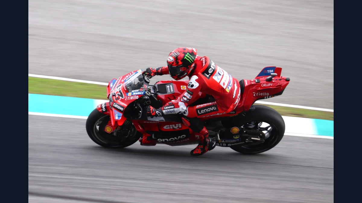 Bagnaia entra directo en Q2 por 90 milésimas; Ogura y Aldeguer caen a Q1