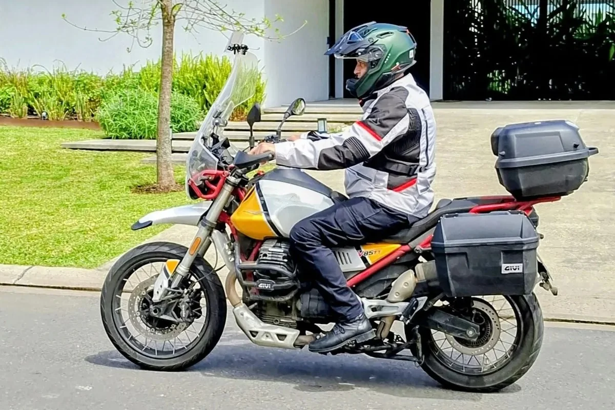 GRIZZLY 211 prepara un reto de casi 4.500 km con una Moto Guzzi V85 TT