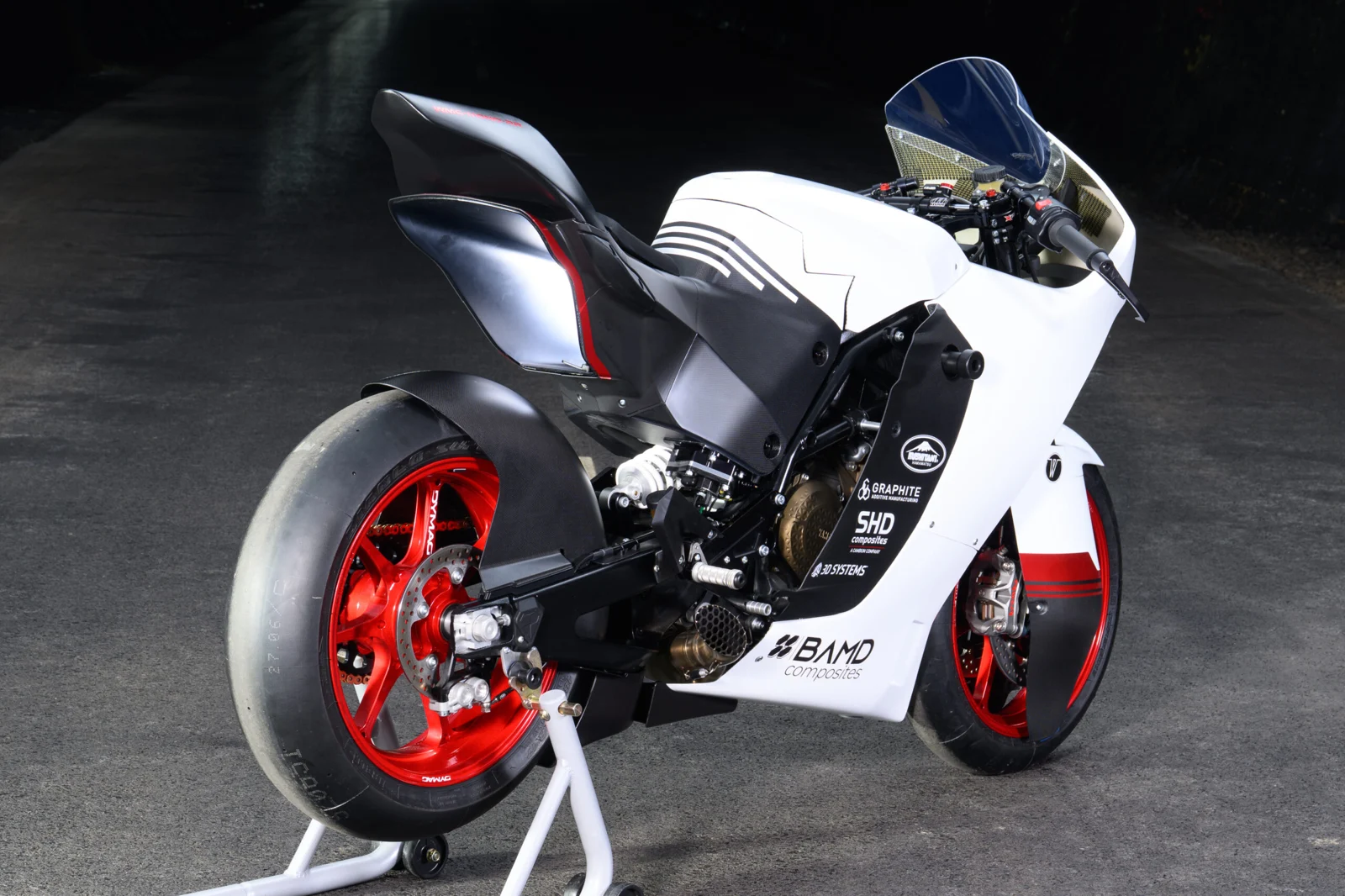 WMC Mono RR: un motor de 450 cc con compresor y un conducto que atraviesa la moto