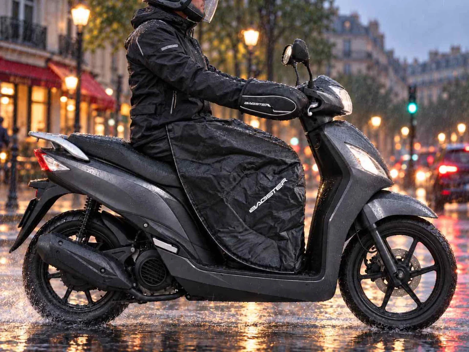 Imagen promocional de Bagster difundida por EICMA con una solución de protección frente al frío para scooter. No muestra el sistema AIM’ON ni las bolsas Fastlane.