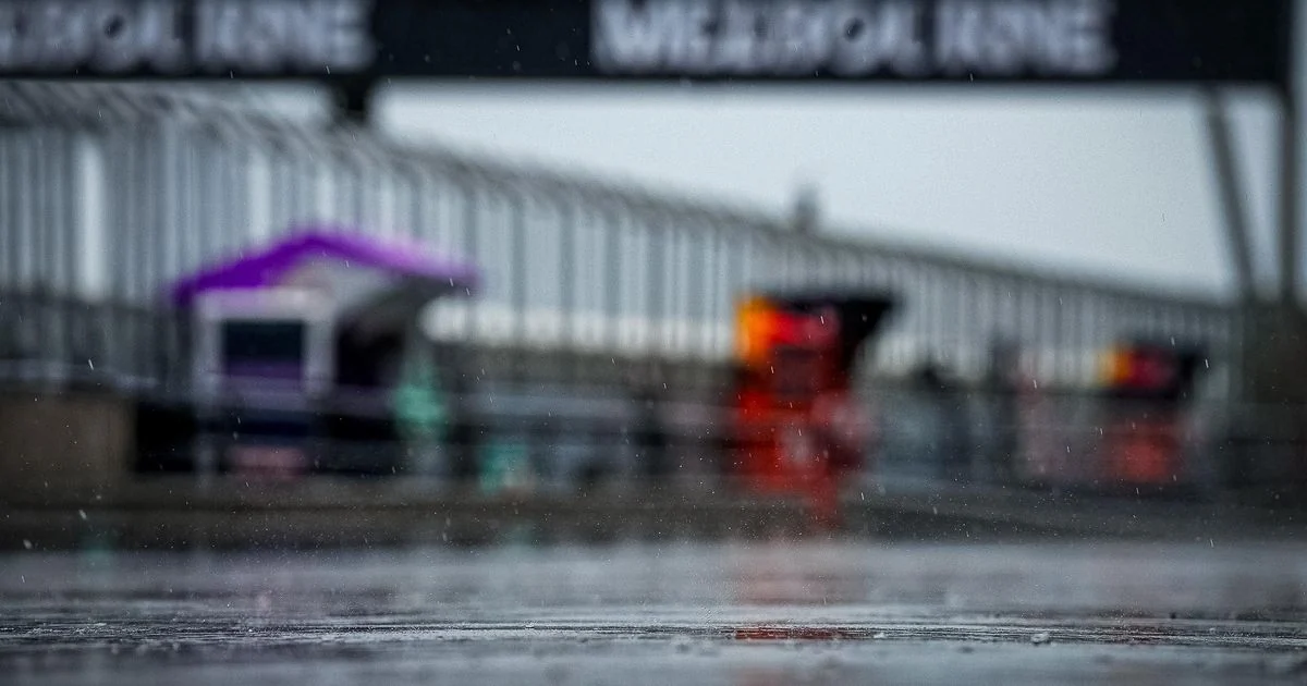 Phillip Island bajo la lluvia en la imagen oficial de MotoGP para comunicar la cancelación de las carreras del domingo.