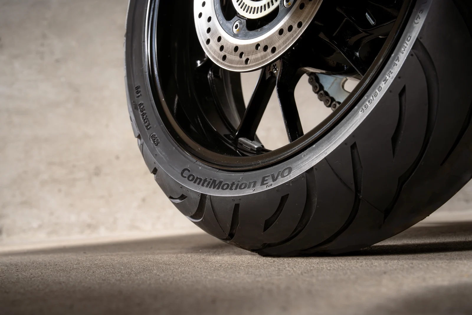 ContiMotion EVO llega a EICMA con una medida pendiente: qué comprobar antes de cambiar neumáticos