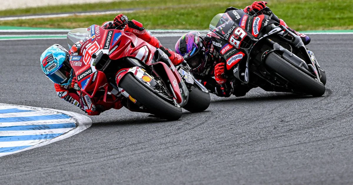 Marc Márquez y Jorge Martín en pista, en la fotografía utilizada por MotoGP para la entrevista de Tardozzi del 27 de octubre.