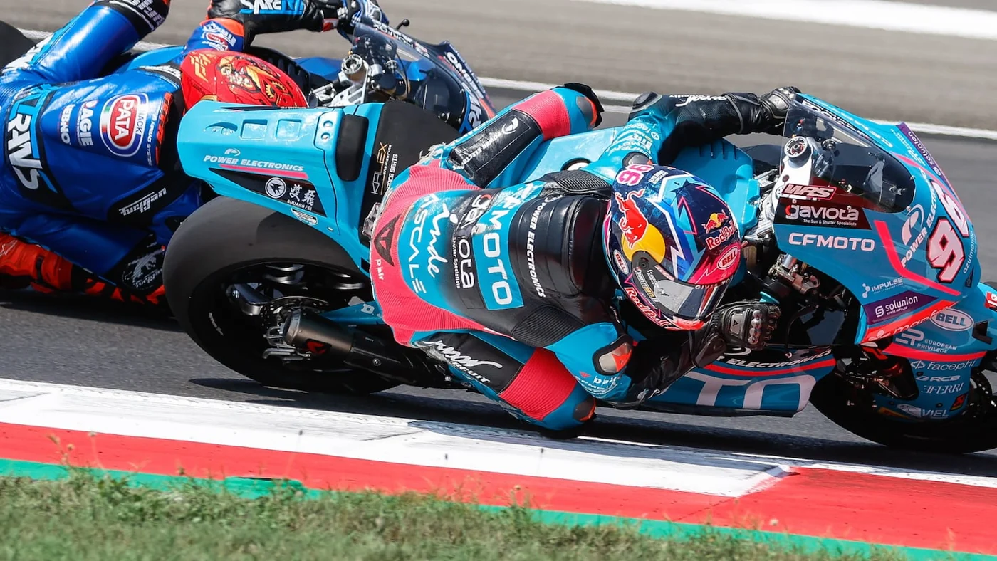 Daniel Holgado en la imagen que acompaña su pole de Moto2 en Sepang.