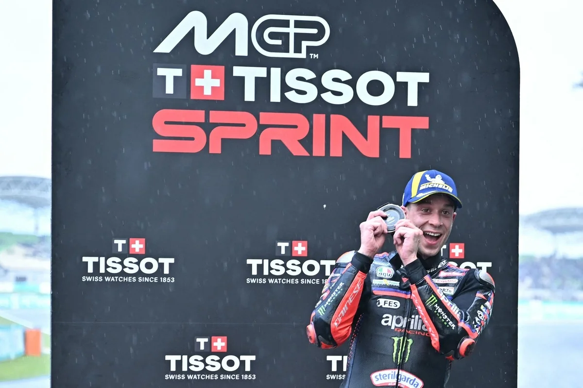 Bezzecchi señala a Márquez y busca respuestas en los neumáticos para la carrera larga