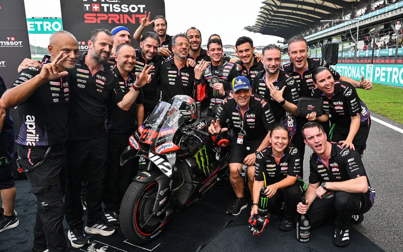 Bezzecchi señala a Márquez y busca respuestas en los neumáticos para la carrera larga